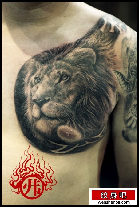 男性前胸很帅时尚的狮头纹身