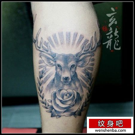 腿部个性的黑灰鹿纹身