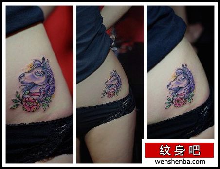 靓女腹部时髦权威的马纹身