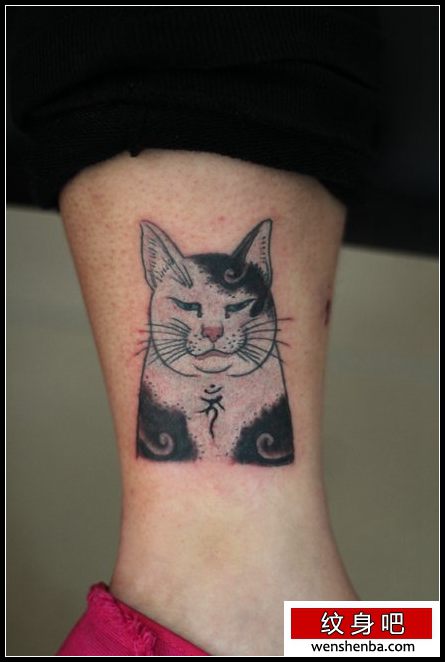 腿部权威个性的猫咪纹身