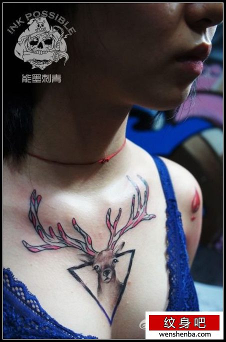 靓女胸前权威个性的小鹿纹身