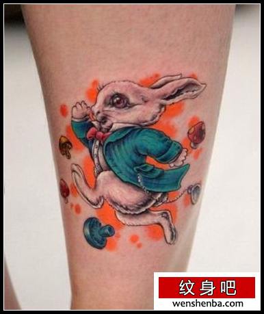 女人腿部一张卡通兔子纹身