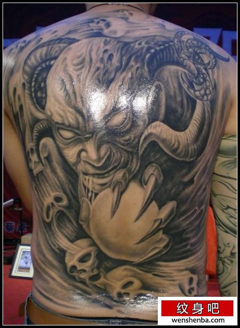 超酷的一张满背恶魔纹身