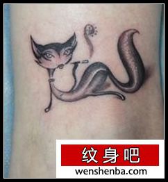 猫咪纹身—靓女腿部猫咪纹身