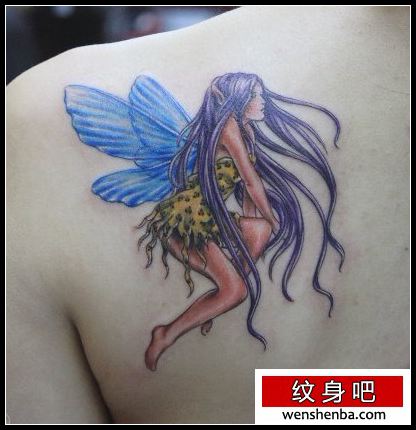 女人纹身肩部彩色精灵翅膀纹身
