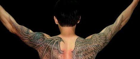 男性纹身背部天使恶魔翅膀纹身
