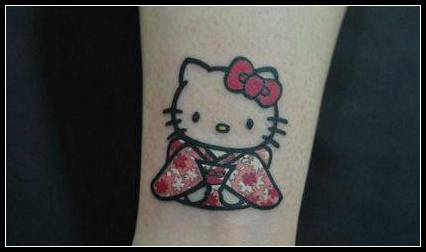 女人腿部可爱猫咪纹身
