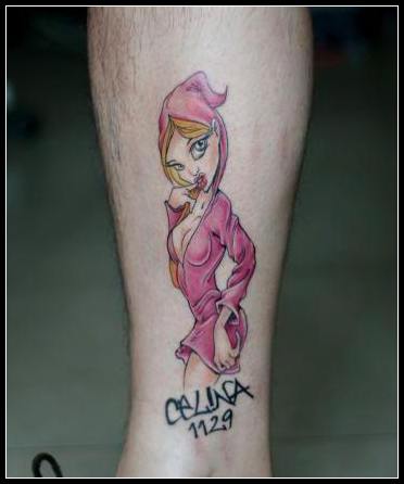 腿部一张卡通欧美靓女纹身