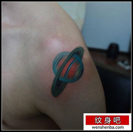 一张手臂小星球纹身