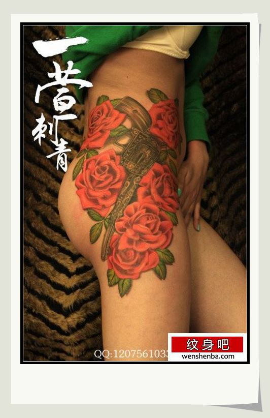 靓女腰部到腿部时髦漂亮的玫瑰花与手枪纹身
