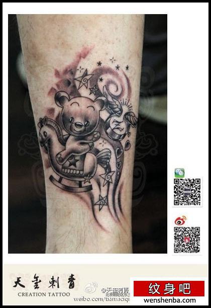 腿部可爱个性的小熊纹身