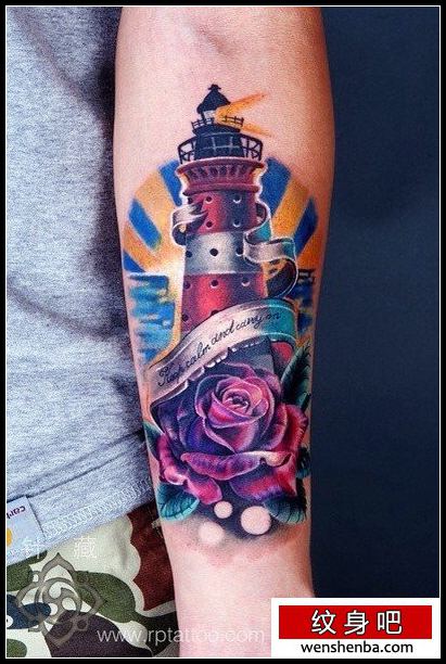 手臂精致个性的彩色灯塔玫瑰花纹身