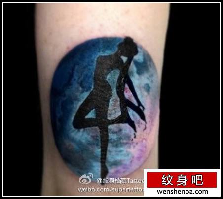 腿部一张漂亮的卡通靓女纹身
