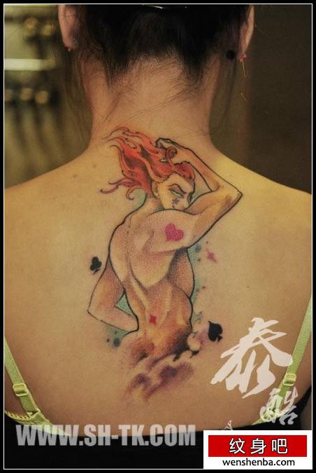 女人后背权威的卡通美男纹身