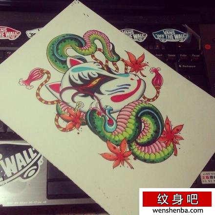 个性时髦的一张蛇与面具纹身手稿