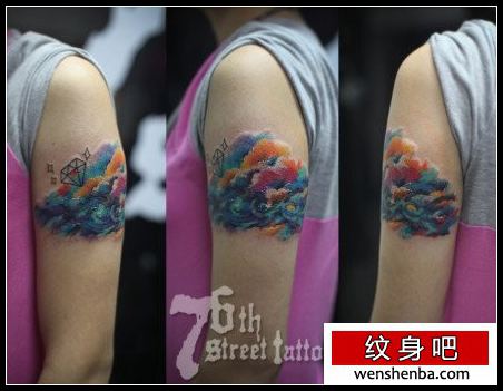 手臂精致漂亮的云彩纹身