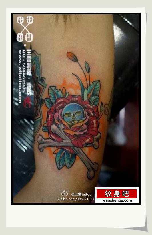 手臂内侧一枚精致的玫瑰花纹身