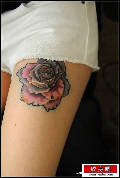 靓女腿部漂亮好看的玫瑰花纹身