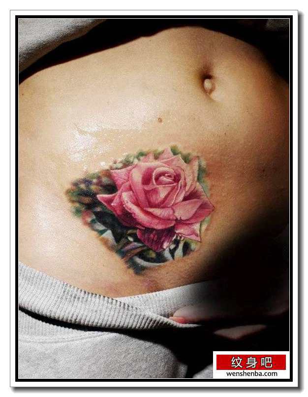 靓女腹部精致写实的彩色玫瑰花纹身