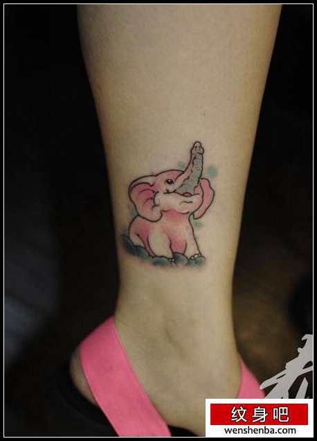 脚踝上一枚可爱的粉色小象纹身分享