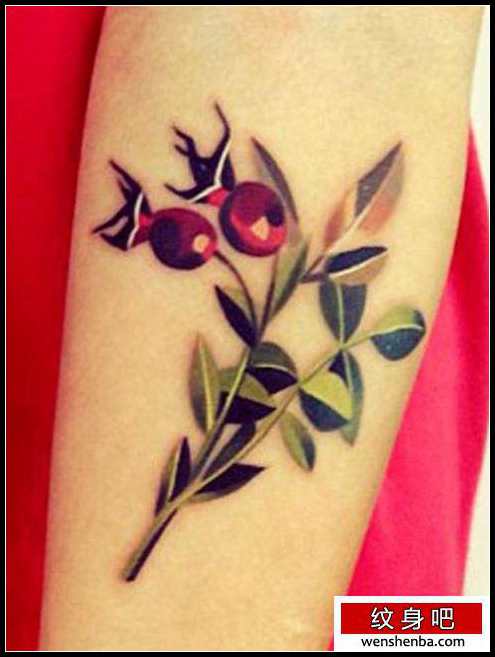 小臂上一枚樱桃纹身分享欣赏