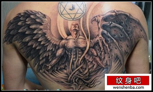 背部一张长天使与恶魔的守护天使纹身