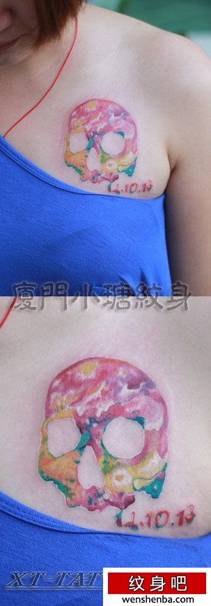 靓女胸部漂亮的彩色骷髅纹身