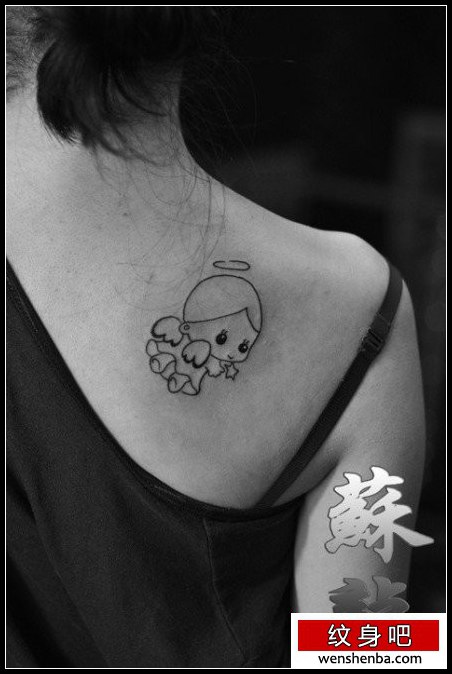 女人肩背超萌的小天使纹身