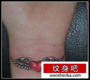 纹身超赞华丽的爱心翅膀纹身