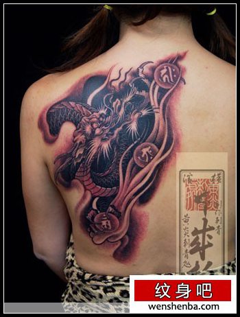 靓女背部龙梵文纹身—日本纹身师分享