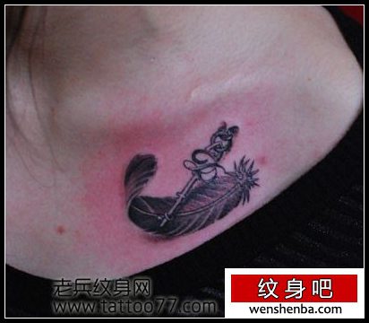 胸部羽毛钥匙纹身
