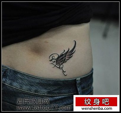 腰部精致时髦的翅膀纹身