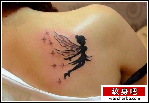 靓女肩部好看的精灵纹身