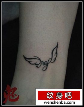 女人腿部可爱的图腾翅膀纹身
