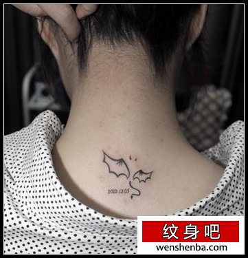 可爱的图腾恶魔翅膀纹身