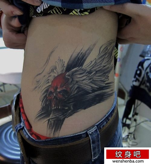 超酷的一张骷髅翅膀纹身