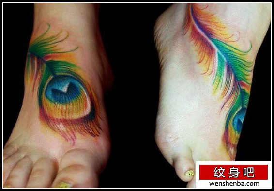女人脚背漂亮的彩色羽毛纹身