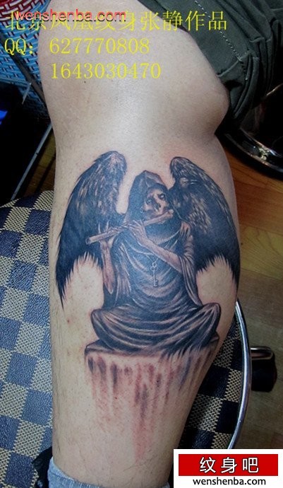 男性腿部吹笛子的死神纹身