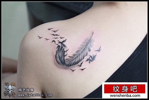 女人肩背时髦好看的羽化燕纹身