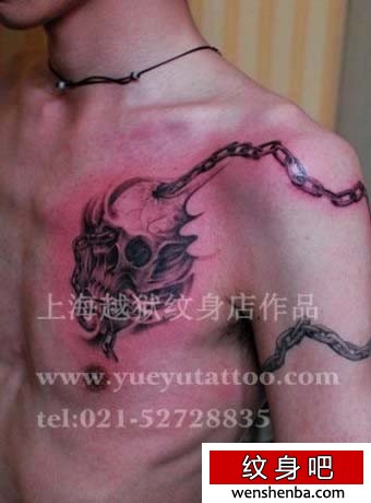 男性前胸帅气超酷的骷髅纹身