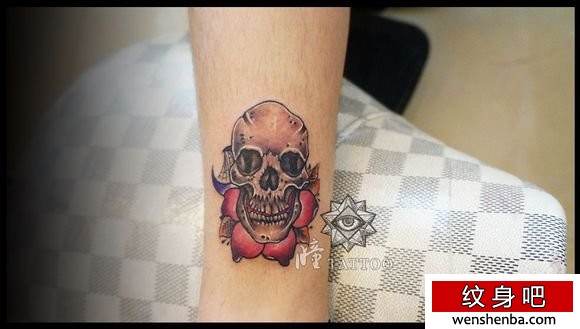 小腿时髦个性的骷髅纹身