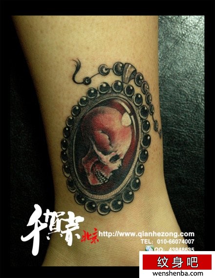 女人腿部个性可爱的骷髅纹身