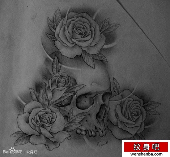 一张写实的素描骷髅与玫瑰纹身
