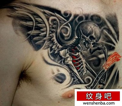 男性前胸时髦权威的一张骷髅纹身