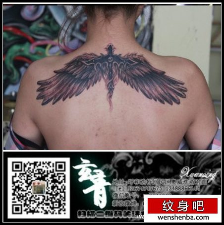 女人后背个性权威的十字架翅膀纹身