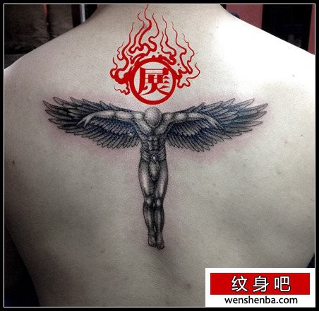 后背权威时髦的一张黑灰天使纹身