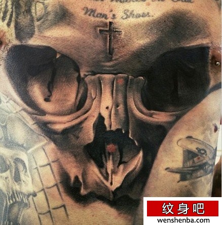 介绍一张前胸骷髅纹身