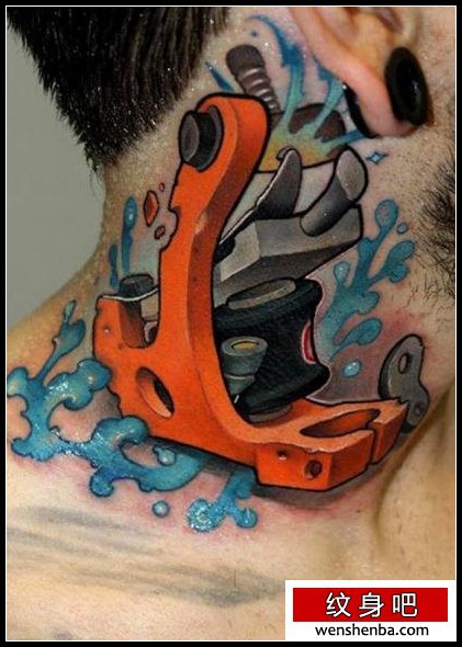 脖子上一张漂亮的纹身机纹身分享