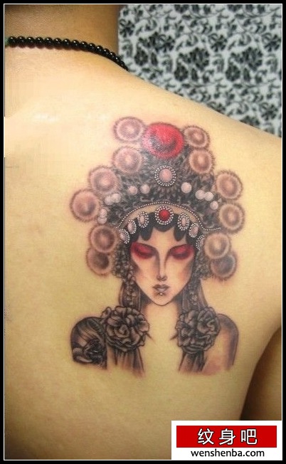 中国戏曲花旦头像背部完美纹身